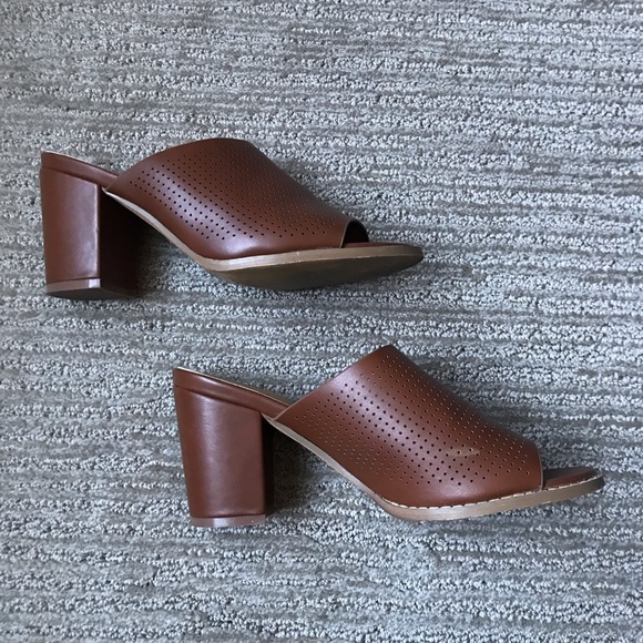 Refresh Ariba Dark Camel Brown Perforated Block Heel Slip On Mules In Size 8.5 - Picture 6 of 12
